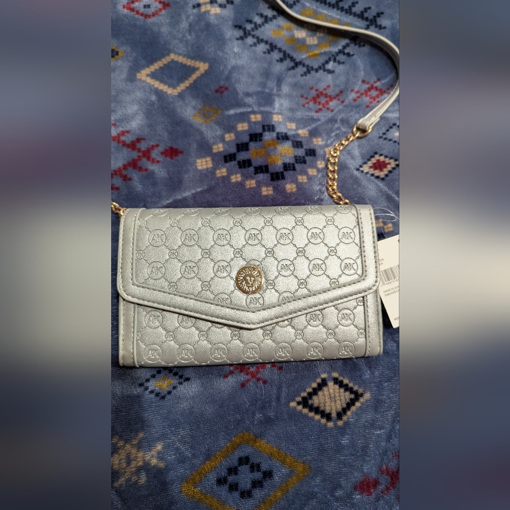 Anne Klein Silver Crossbody Bag with Elegant Design - Picture 4 of 6